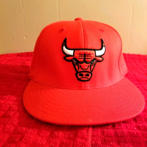 Chicago Bulls hat - Picture 1 of 3